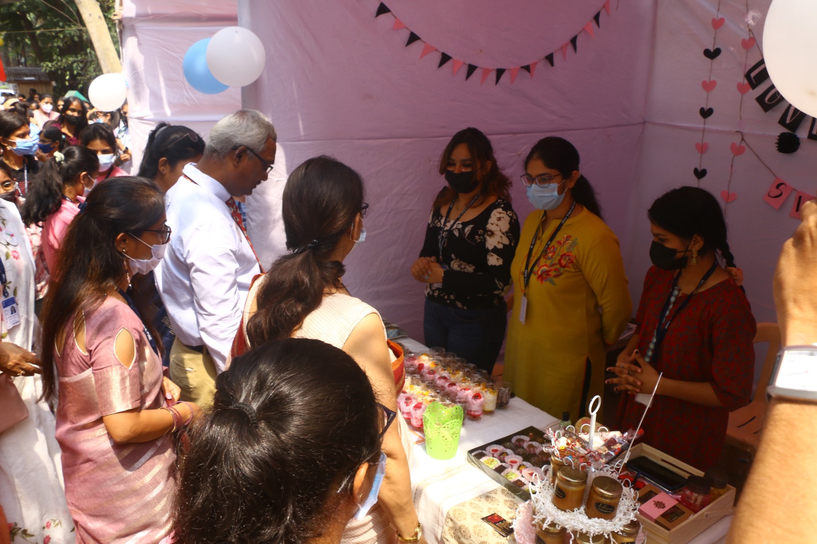 MIRA BAZAAR NAAC PEER TEAM VISITING THE STALL 17.05.2022 1  